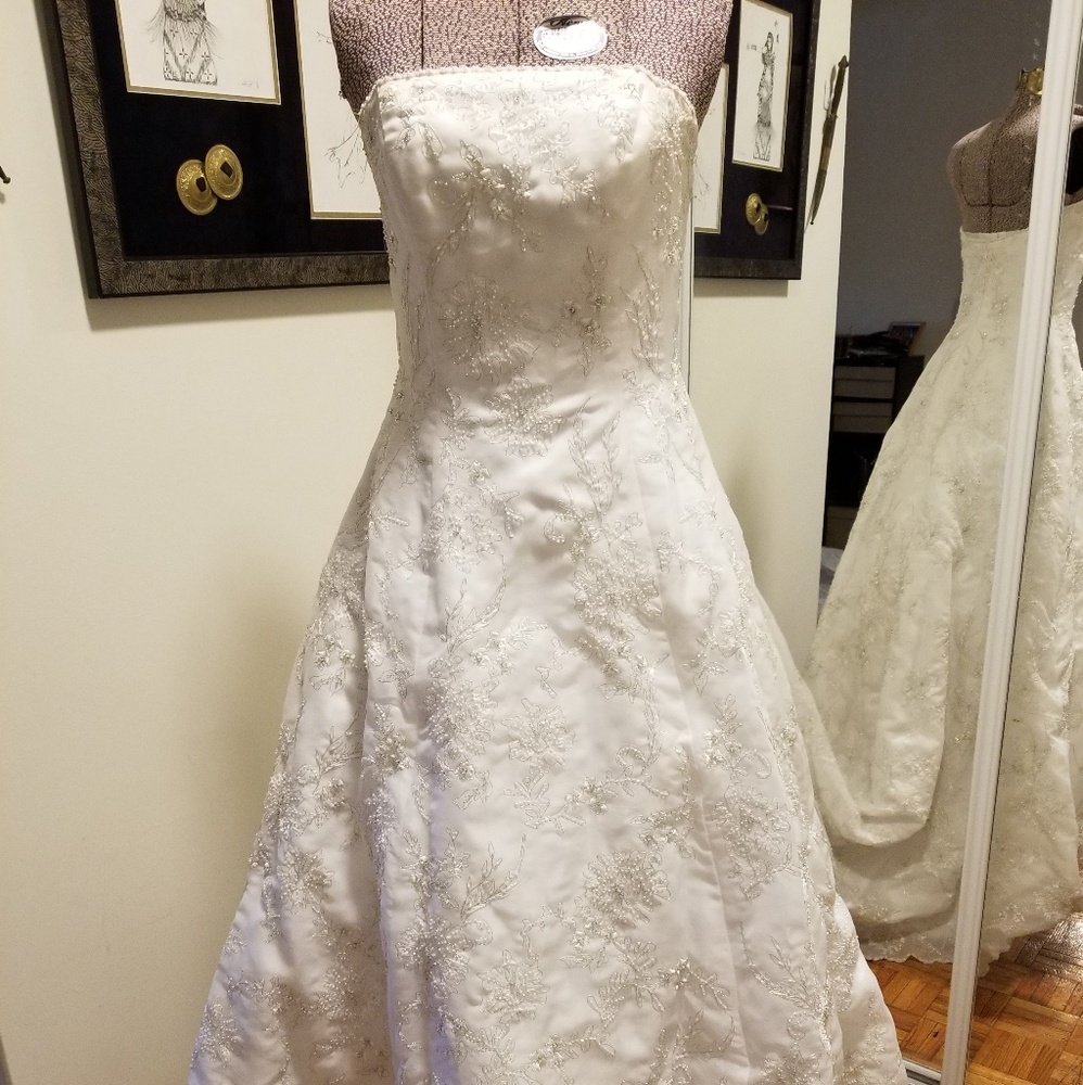 Wedding Dress by Venus (Strapless) A-Line, White, Pearls, Silver